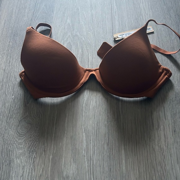 SKIMS FITS EVERYBODY
SCOOP PLUNGE BRA
Bronze - Picture 4 of 4